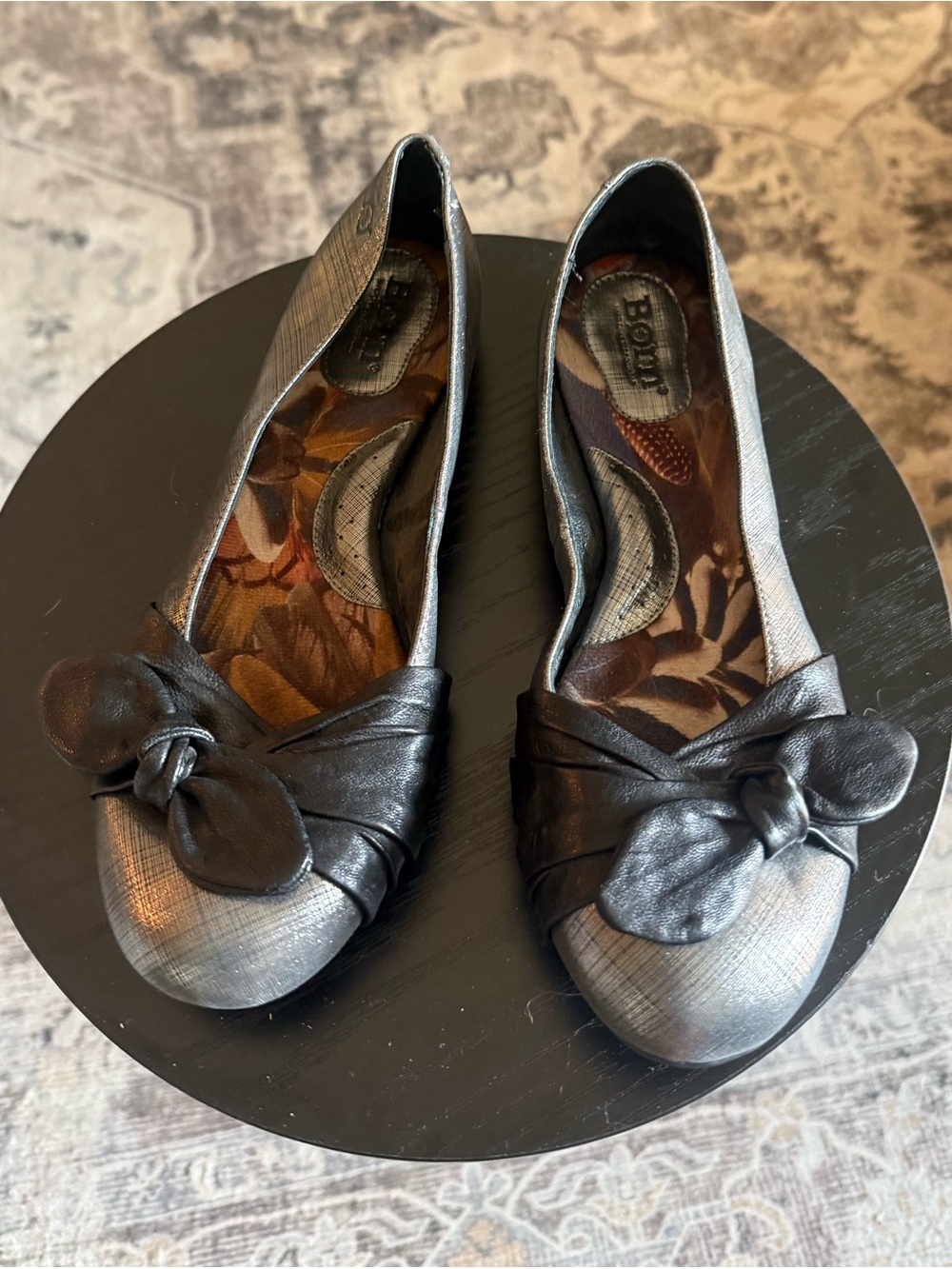 Born Molly Black/ Silver Metallic Leather Bow Ballet Flats Shoes Size 7.5